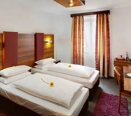 Und Cafe Paso Hotel