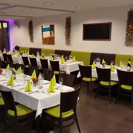 Und Cafe Paso Hotel 3*