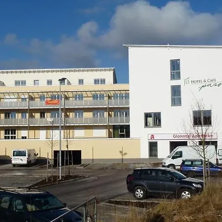 Und Cafe Paso Hotel 3*